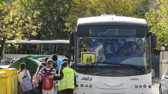 La DGT controlará esta semana a unos 150 vehículos de transporte escolar en Extremadura