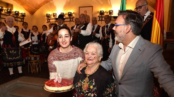 Plasencia celebra San Fulgencio con un emotivo homenaje a Bernarda 'La Bollera'
