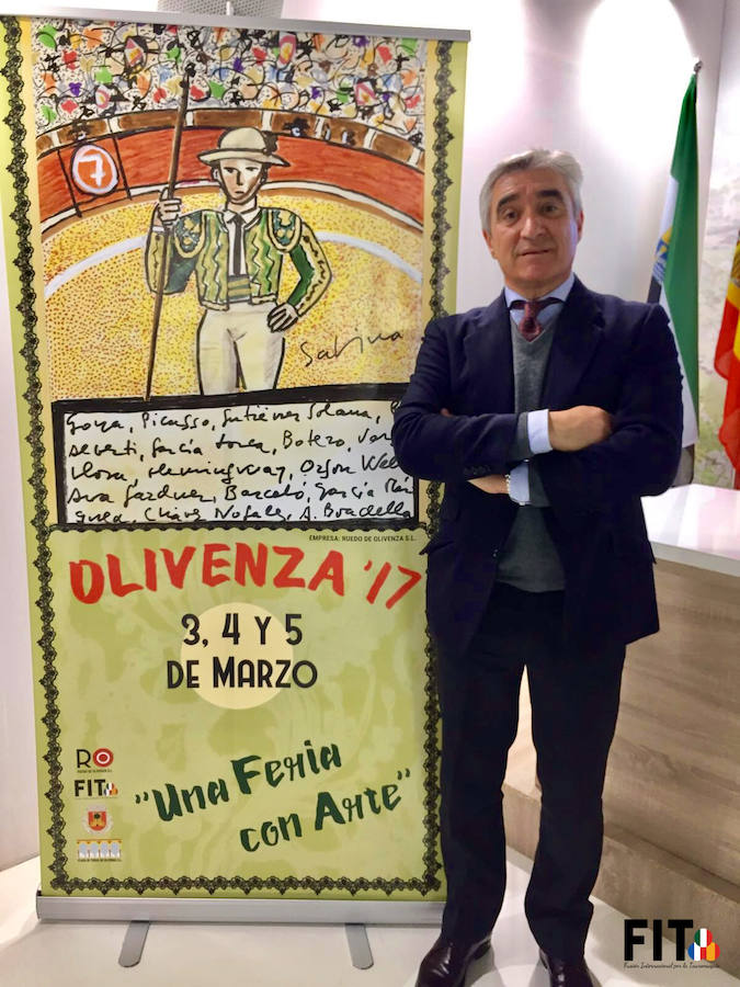 Joaquín Sabina firma el cartel de la Feria de Olivenza