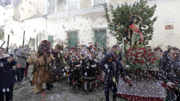 Acehúche luce sus Carantoñas para lograr el reconocimiento nacional