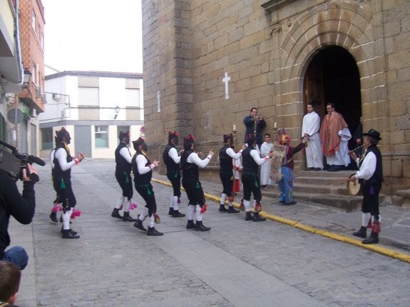 El Ayuntamiento convoca un concurso fotográfico de los Negritos de San Blas