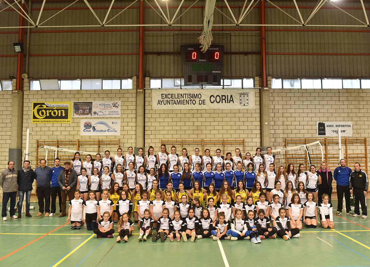 Presentan el club Voleibol Coria