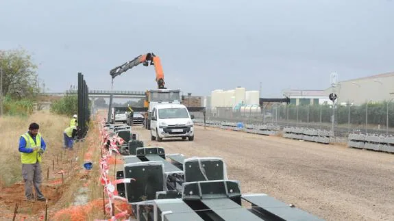 La región tendrá «un ferrocarril de calidad en el horizonte de 2015», mantiene Adif en su web