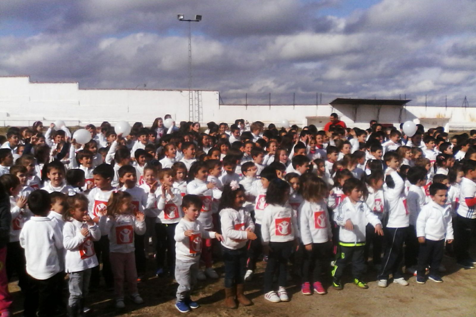 El colegio recauda 855 euros para la ONG 'Save the children'