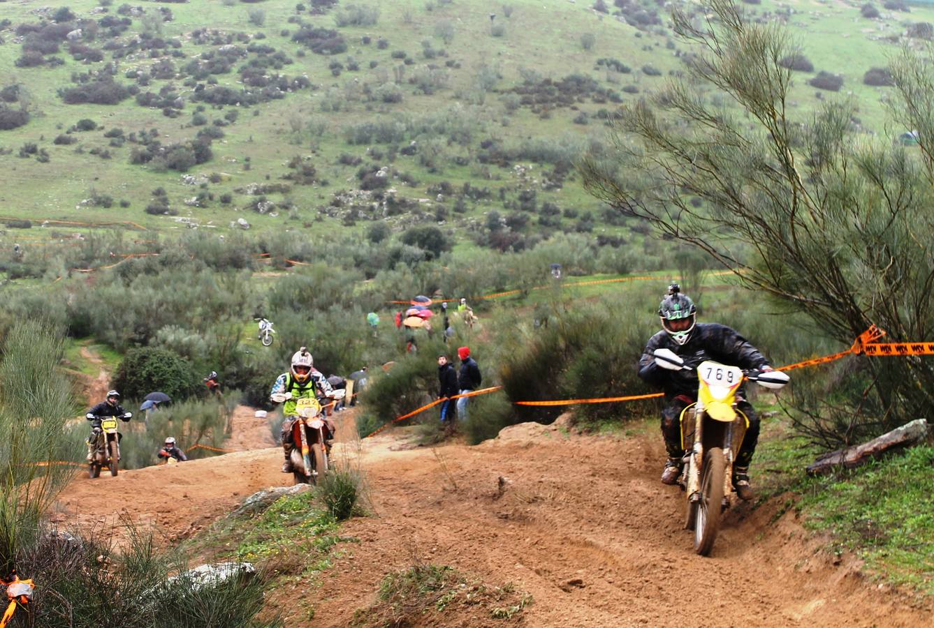 Unos 100 pilotos participan este domingo en el Enducross Jerez de los Caballeros