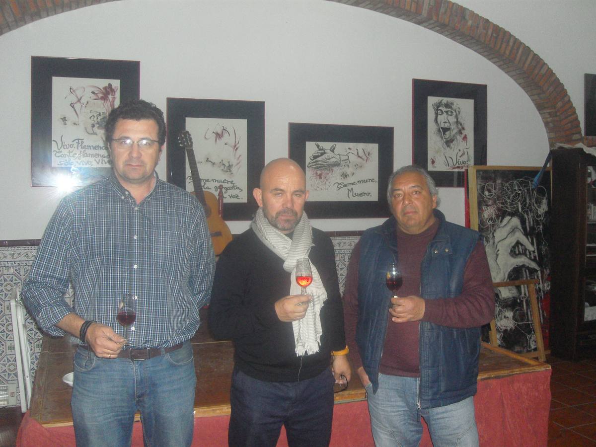 Veinte caldos participan en el concurso de vinos de pitarra de la Peña Flamenca
