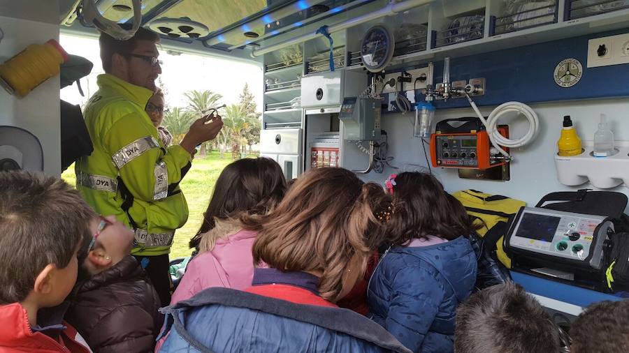 DYA enseña a los niños del colegio Nuestra Señora de los Dolores primeros auxilios