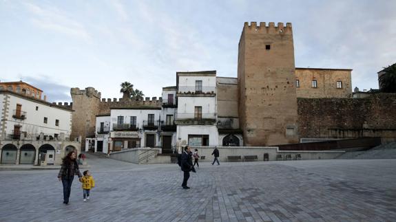 Expropiar las casas que tapan la muralla en la Plaza Mayor cuesta 1,17 millones de euros