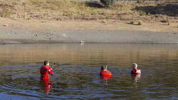 Submarinistas de la Guardia Civil buscarán a Manuela Chavero en el pantano de Tentudía