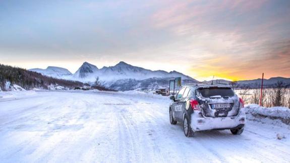 Haciéndonos los noruegos: cómo conducir por carreteras heladas