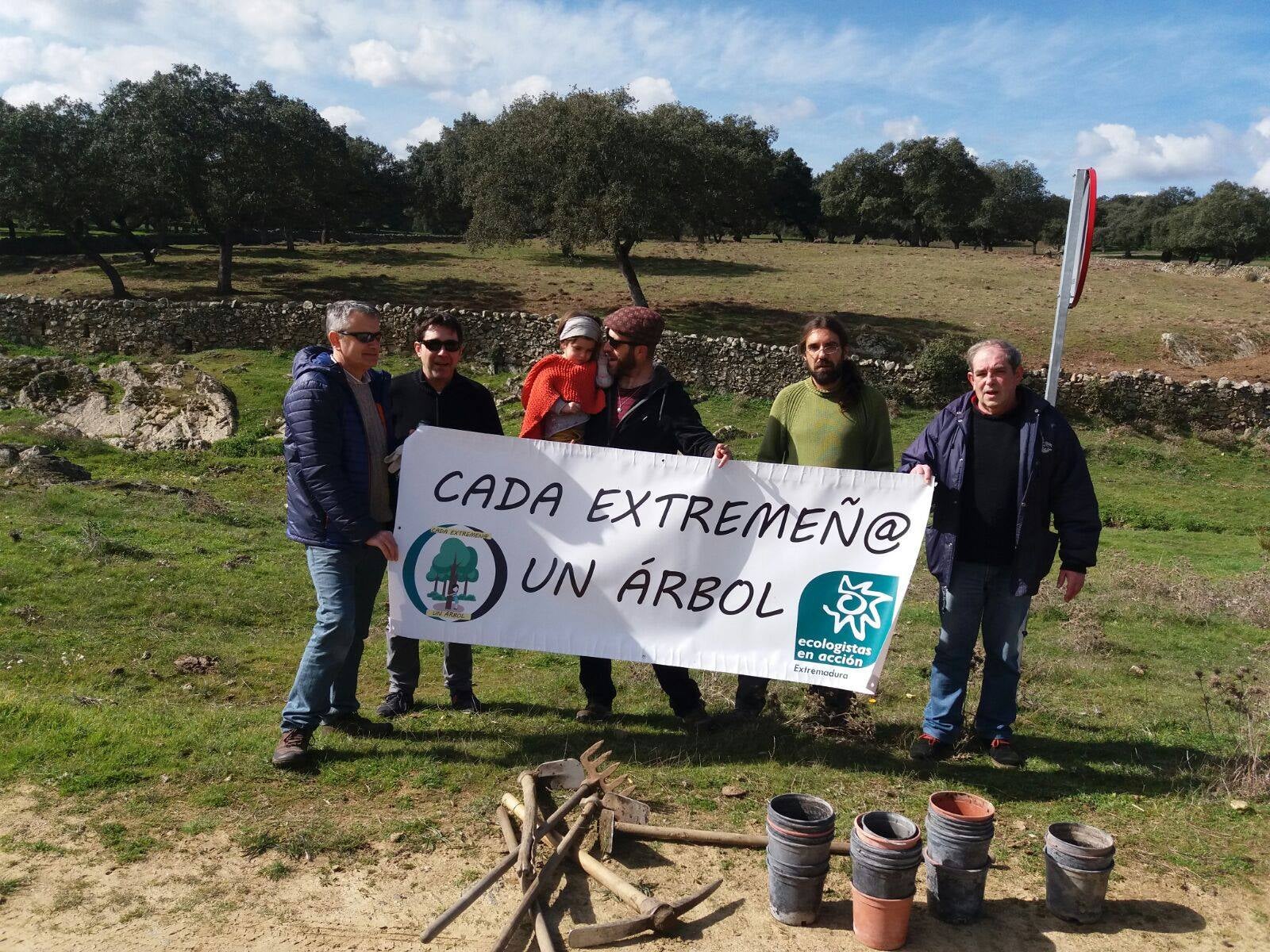 La campaña ‘Cada extremeñ@, un árbol’ llega al municipio