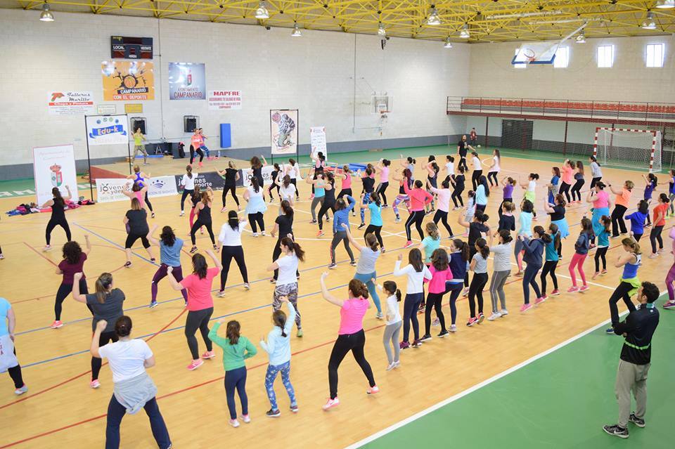 La primera quedada previa a la 'Carrera de la Mujer' reunió en Campanario a 120 participantes