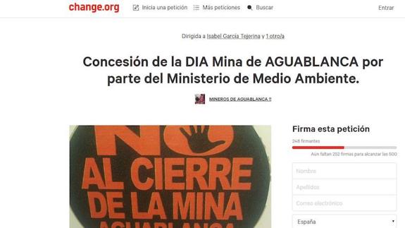 Mineros de Aguablanca recogen firmas para exigir una resolución urgente de la DIA