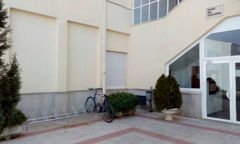 Instalan doce aparcamientos para bicis en distintos puntos del municipio
