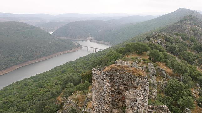 Un barco turístico surcará el Tajo en su recorrido por Monfragüe esta primavera