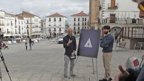 Antonio Lobato rueda 'Desafía tu mente' en Cáceres