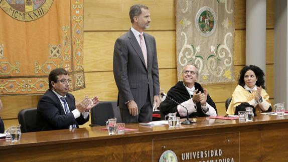 El presidente del tribunal avisó de la posible falsedad del título compulsado en la UEx