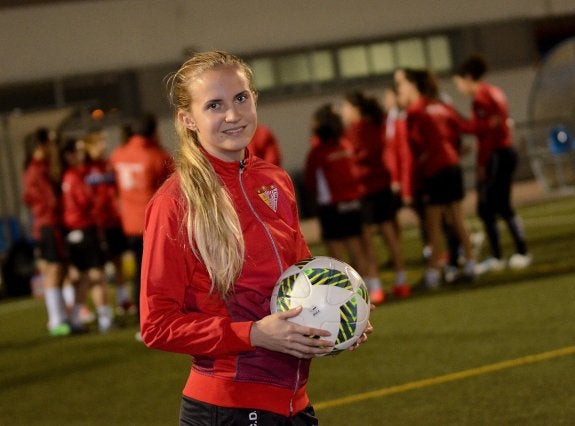 Ria Öling refuerza el centro del campo del Santa Teresa