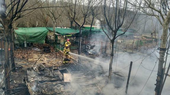 Un incendio en una caravana provoca daños materiales en un camping de Losar de la Vera