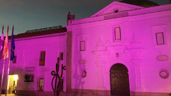 La Asamblea ya luce de color morado con motivo del Día de la Mujer