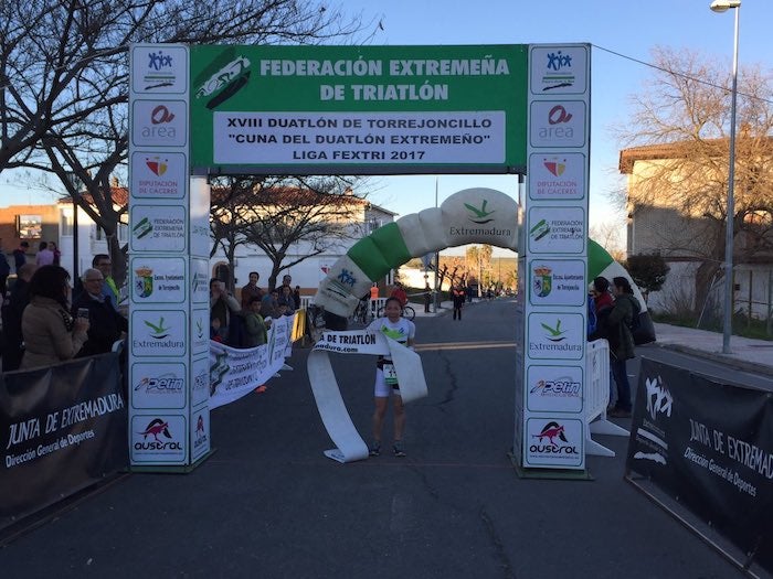 La villafranquesa María Fernanda Fernández Díaz gana el XVIII Duatlón de Torrejoncillo