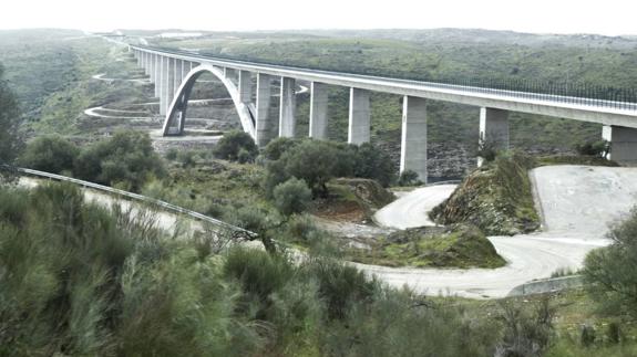 La electrificación para el tren rápido se limitará de Plasencia a Badajoz