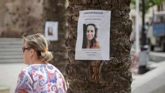 El ministro de Interior recibe a la familia de Manuela Chavero