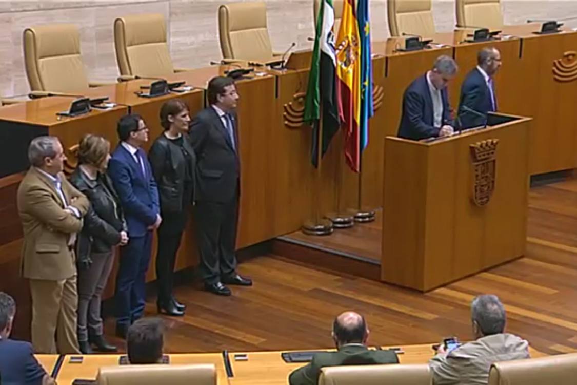 El Alcalde de Campanario firma el compromiso con la igualdad entre hombres y mujeres