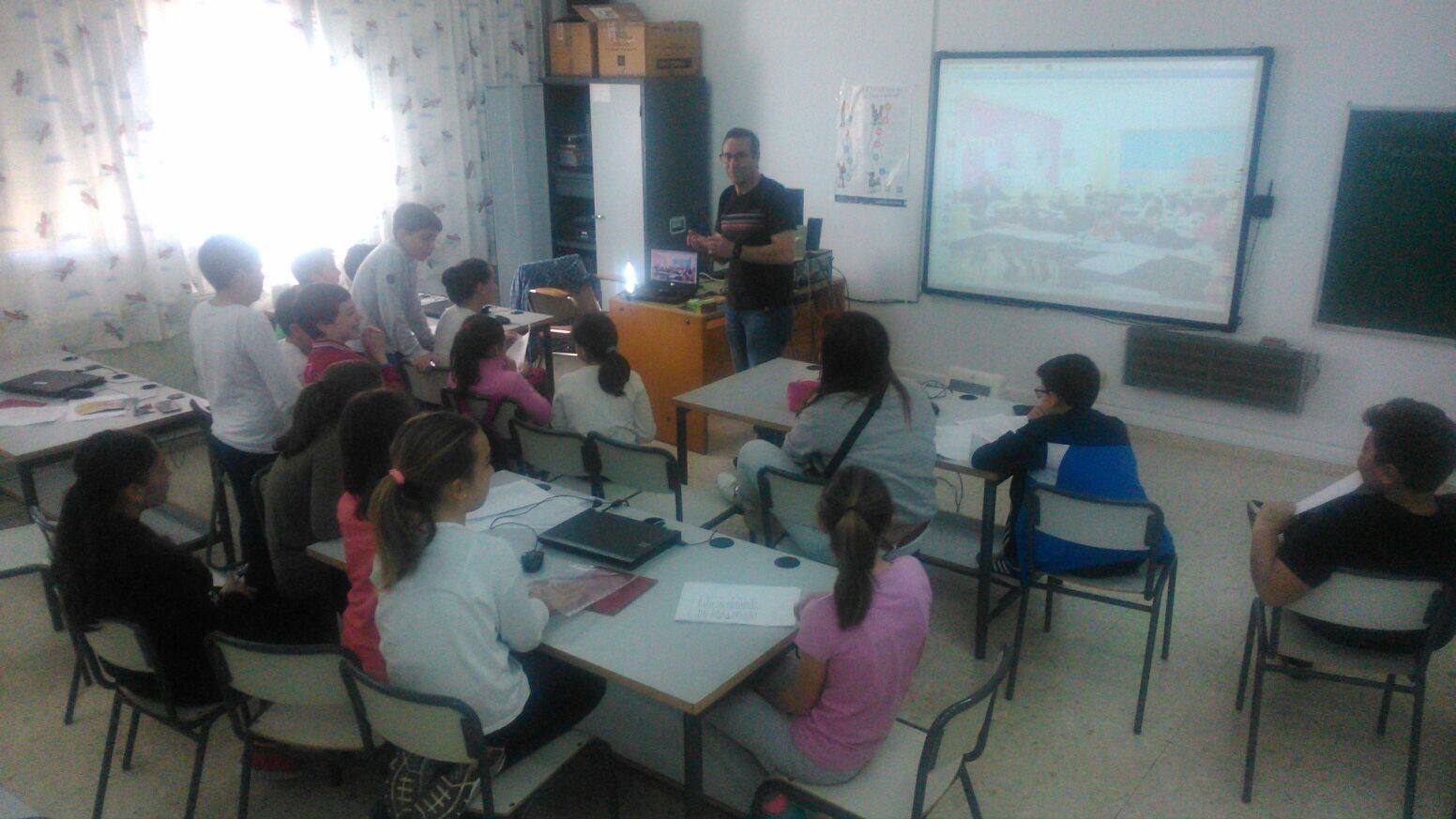 Los alumnos de sexto del Romero Muñoz realizan una videoconferencias con un colegio de Estados Unidos