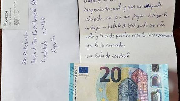 Un cliente de un bar olvida pagar la consumición y envía por carta un billete de 20 euros