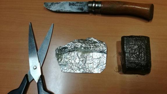 La Policía Local detiene a un hombre de 52 años por vender droga en un locutorio