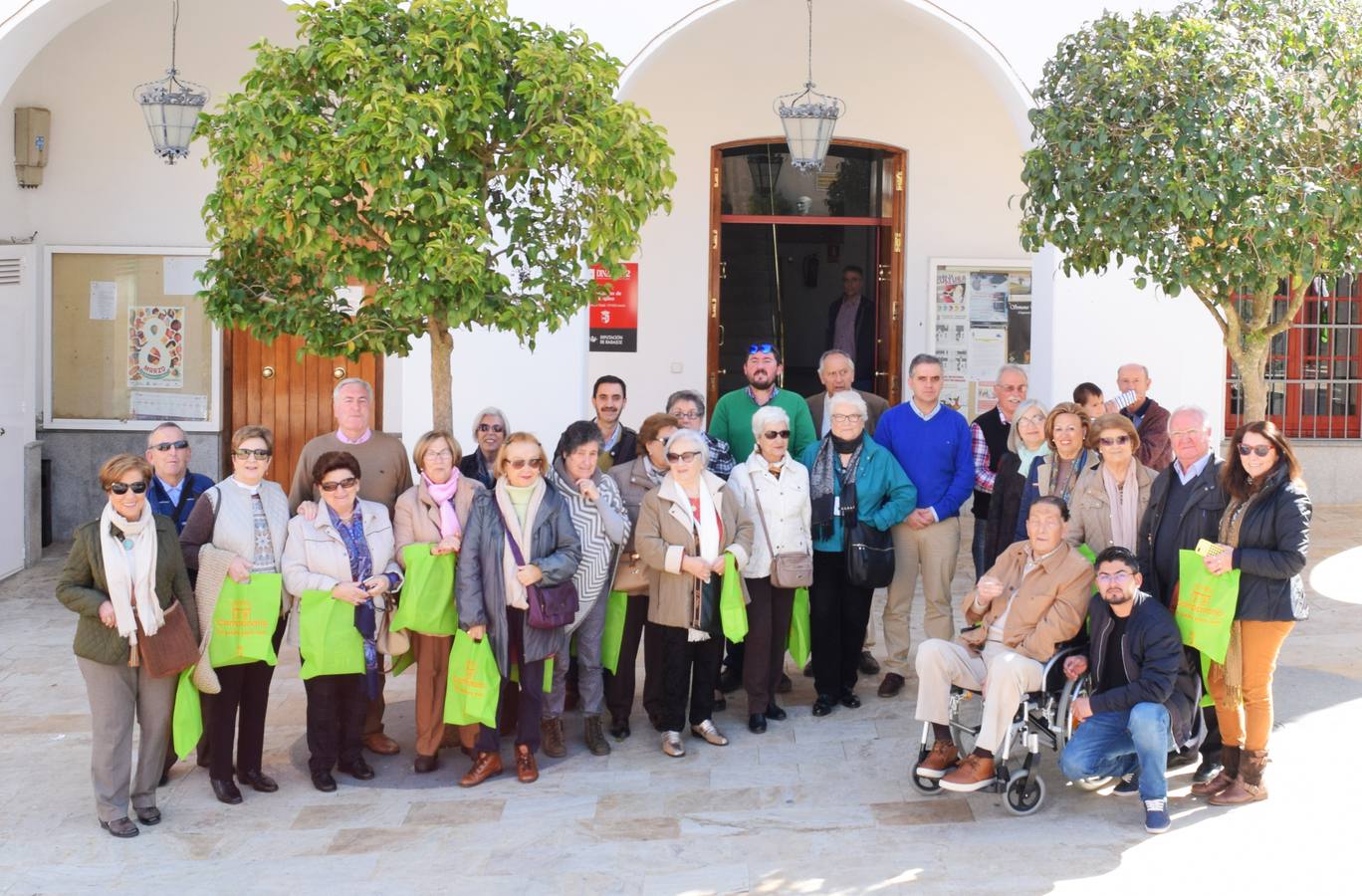 Integrantes de la Casa de Extremadura en Cádiz visitan Campanario