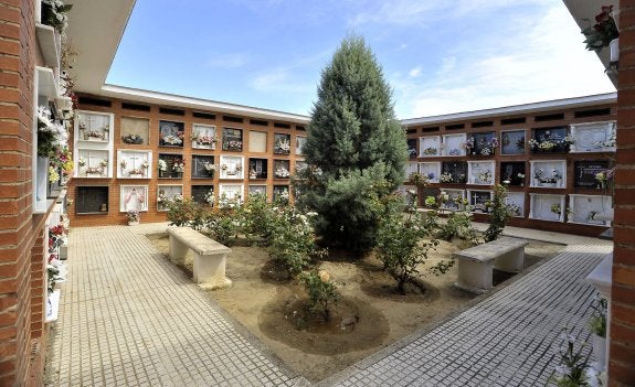 Badajoz buscará otras alternativas para poner placas solares en cementerios de las pedanías