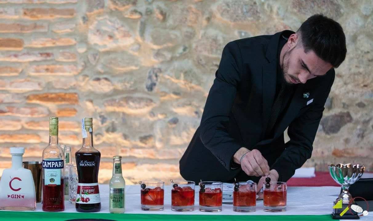 José Galán gana el campeonato regional joven de coctelería
