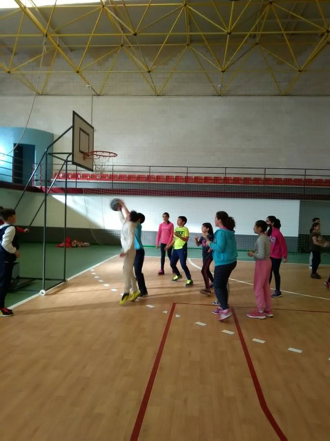 El colegio dedica al baloncesto sus terceras jornadas deportivas