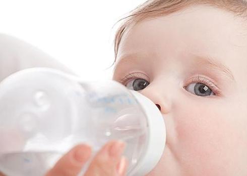 Un restaurante vegano prohíbe a una madre dar el biberón a su bebé