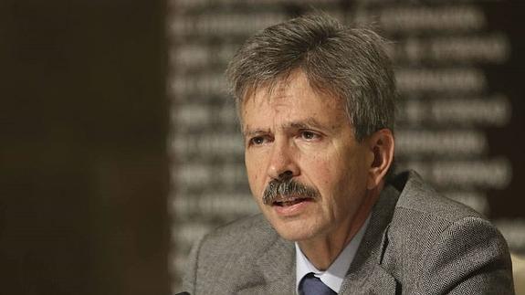 El consejero de Economía insiste en que el retraso de la DIA de Aguablanca es «responsabilidad del Ministerio»