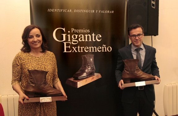 Pepa Bueno y la Diputación, premios 'Gigante extremeño'