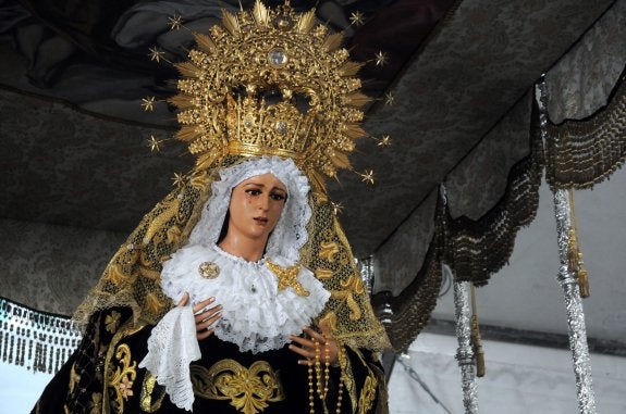 La procesión por el Puente Romano y el Encuentro marcan el Miércoles Santo