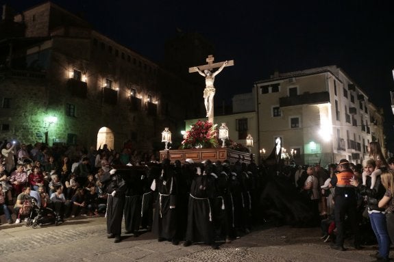 Las procesiones del Jueves Santo llenan Plasencia