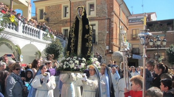 La Virgen y el Cristo Resucitado se encontrarán esta mañana en la plaza Mayor