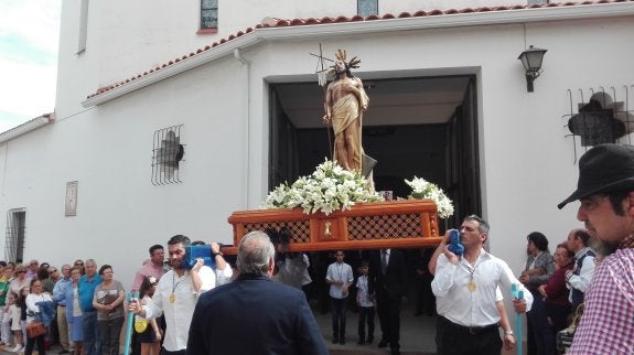 Miles de personas han arropado a las once procesiones de la capital de Tierra de Barros