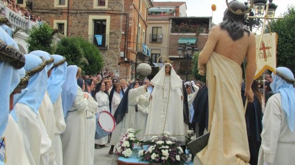 Emotivo encuentro de la Virgen y Cristo Resucitado en Jaraíz