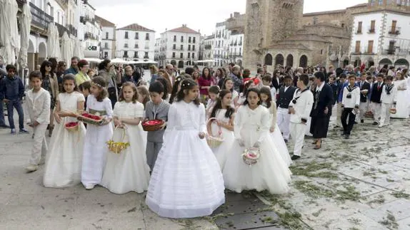 ¿Cuánto cuesta hacer la primera comunión en Extremadura?