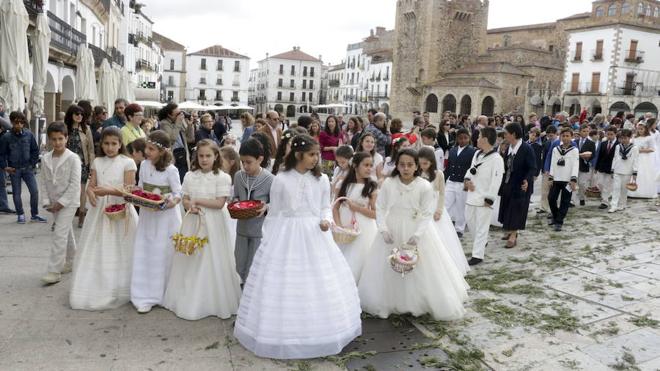¿Cuánto cuesta hacer la primera comunión en Extremadura?