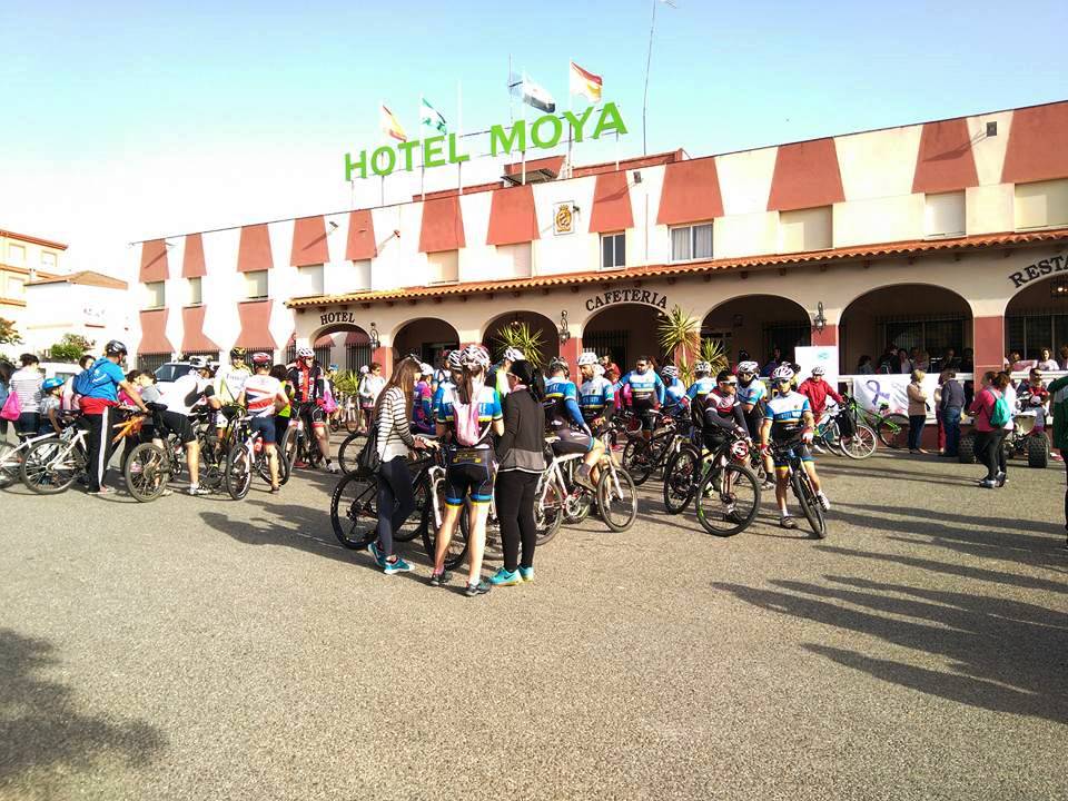 Casi 400 personas acudieron a la cita deportiva solidaria ‘Pedalea y Camina Contra el Cáncer’