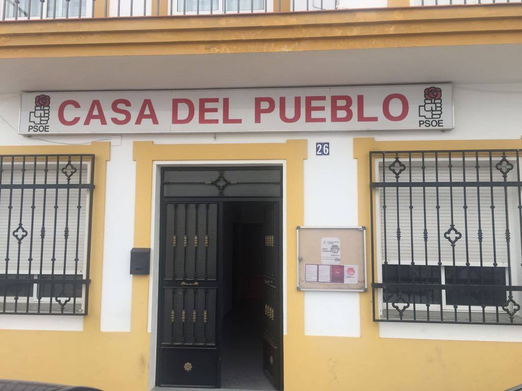 Más de 50 vecinos han pasado por la Casa del Pueblo para informarse de las condiciones de sus hipotecas
