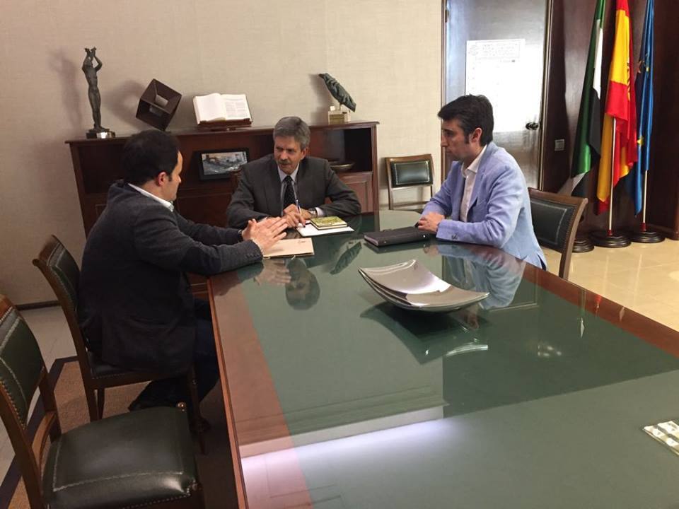 Los alcaldes de Puebla de la Calzada y Montijo se reunieron con el Consejero de Infraestructuras de la Junta de Extremadura