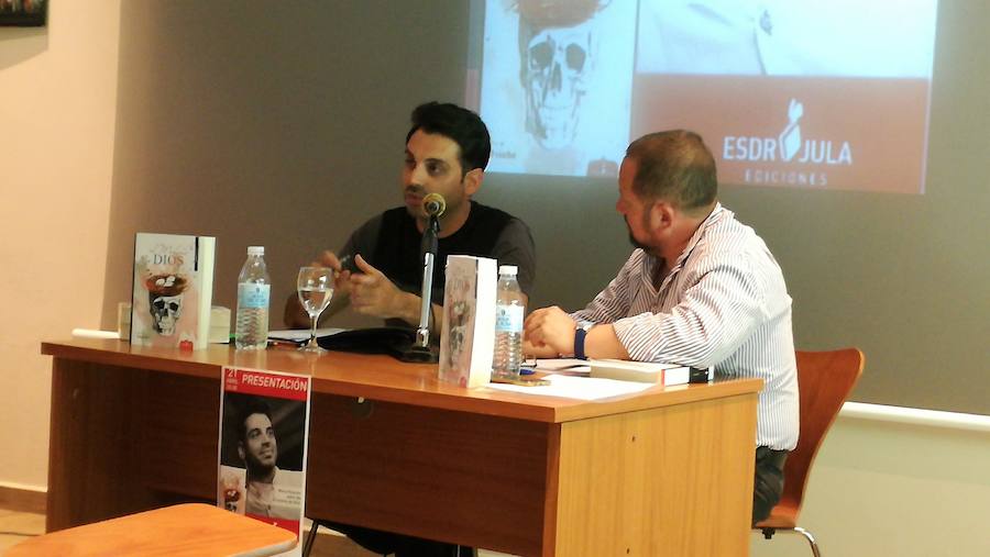 Mario Peloche presenta su segunda novela 'El Molino de Dios'