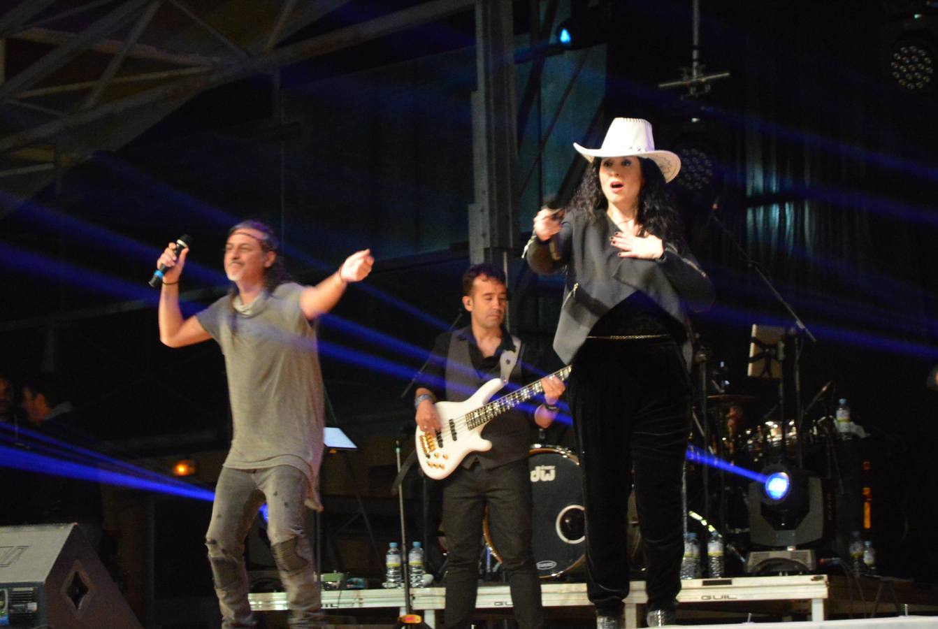 Camela triunfa en Campanario y le cede hoy el testigo musical a Las Carlotas